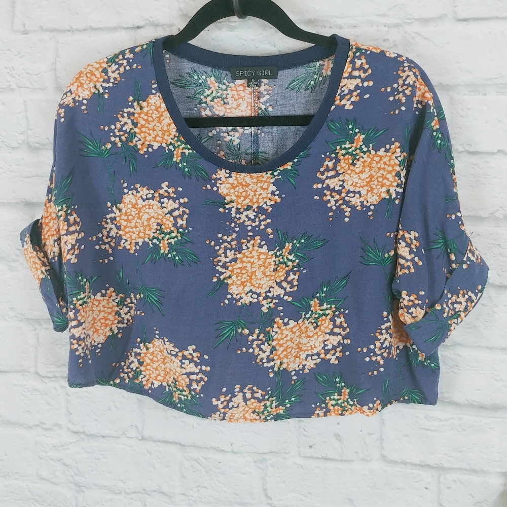 Floral Cropped Top by Spicy Girl Size Medium